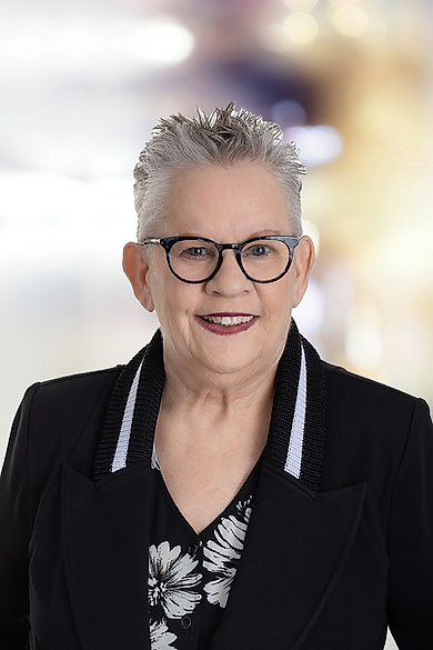 Portrait of Annie Fulks, REALTOR® | ABR® | CFSP | MRP | AHWD | e‑PRO® | NRLUX | SRES®.